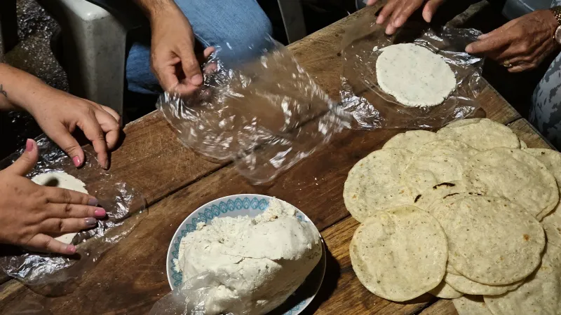 Elaboración tradicional de alimentos, masa y fogón: 20260815 144334~2